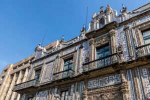 Fachada de la casa de los azulejos en Ciudad de México