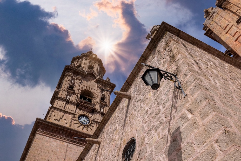 Cielo y catedral de Morelia
