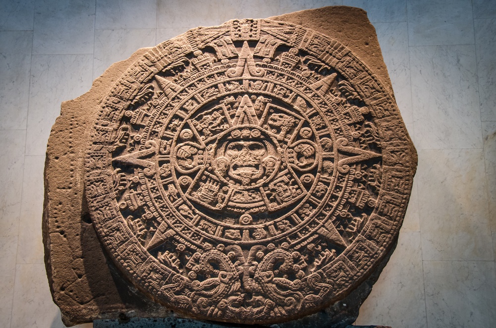 Monolito de simbología azteca